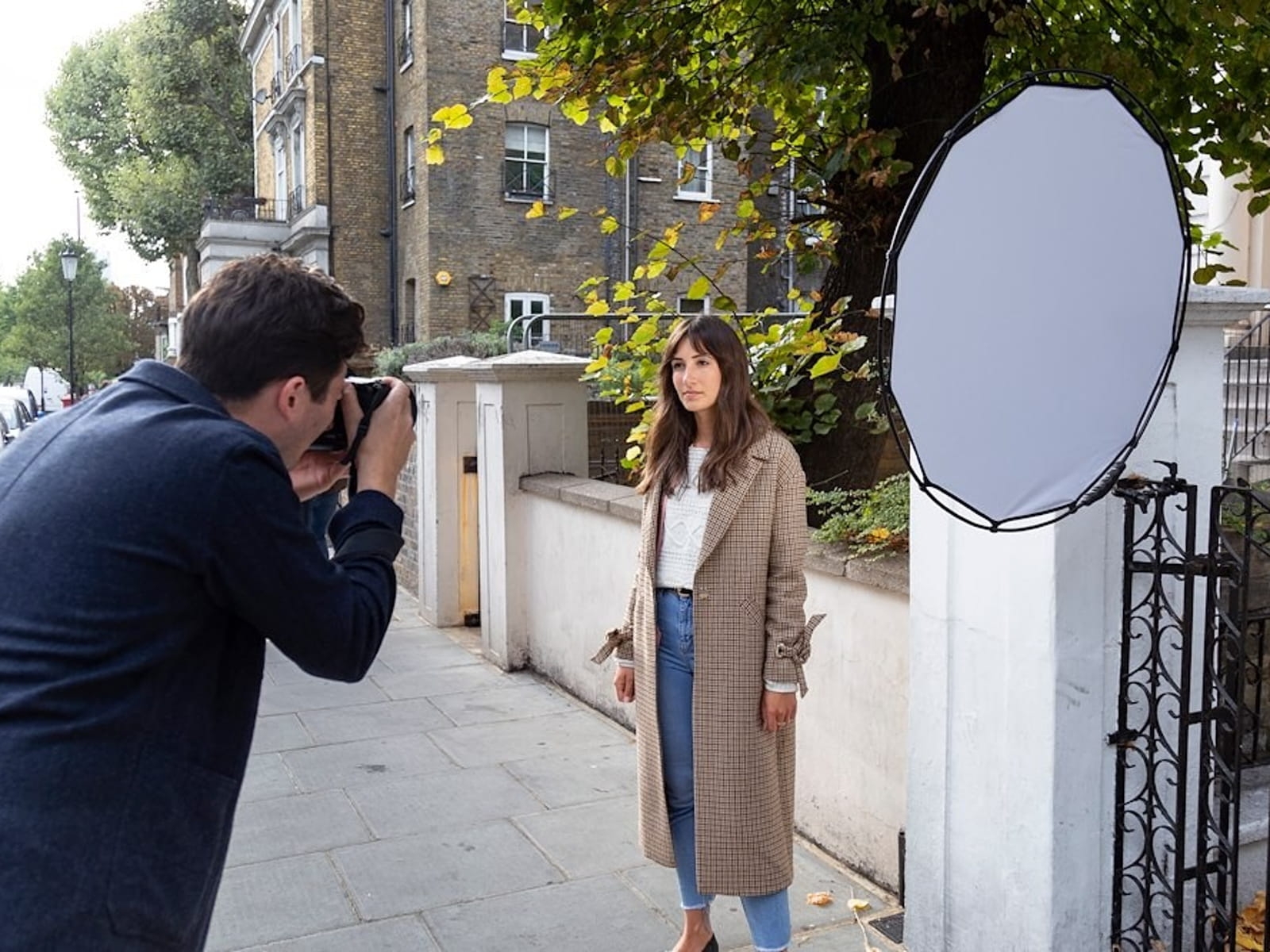 Blenda kołowa Halo Compact  srebrno-biała składana 82 cm